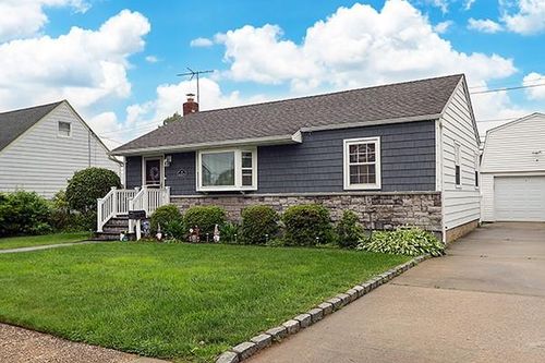 16 Ford Dr W, Massapequa, NY, 11758-3719 | Card Image