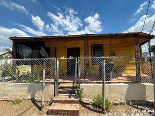 201 Vidaurri Ave, Laredo, TX, 78040-5620 | Card Image