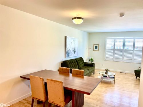 2114 Sapphire Ln, Fairfield, IA, 52556-8732 | Card Image