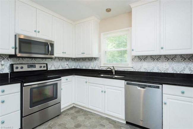 Updated kitchen w/Granite tops | Image 15
