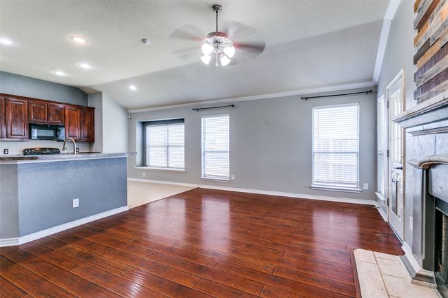There is plenty of windows to bring in the natural light. | Image 12