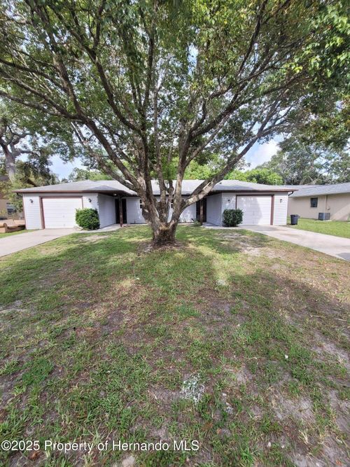 8089 Omaha Cir, Spring Hill, FL, 34606-4430 | Card Image