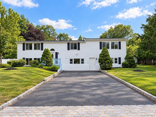 18 University Heights Dr, Stony Brook, NY, 11790-2736 | Card Image