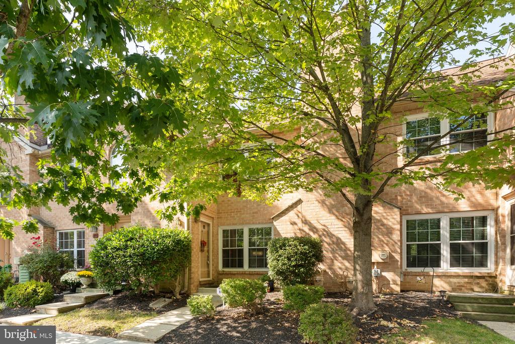 Rampart Dr, Chesterbrook, PA 19087