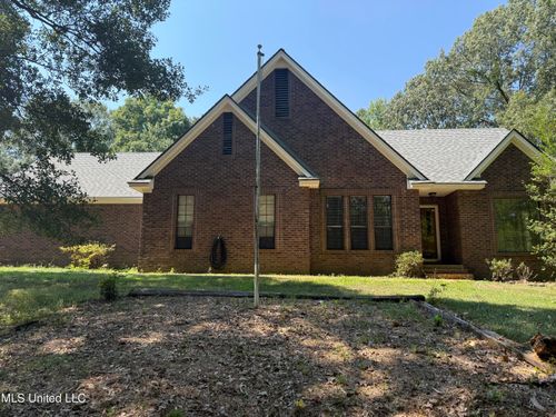 8905 Oak Ridge Dr, Walls, MS, 38680-9310 | Card Image