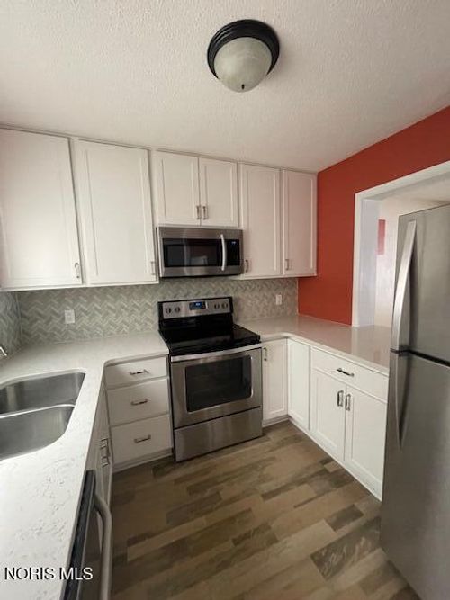 apt-26-744 Fairway Dr, Wauseon, OH, 43567-9202 | Card Image