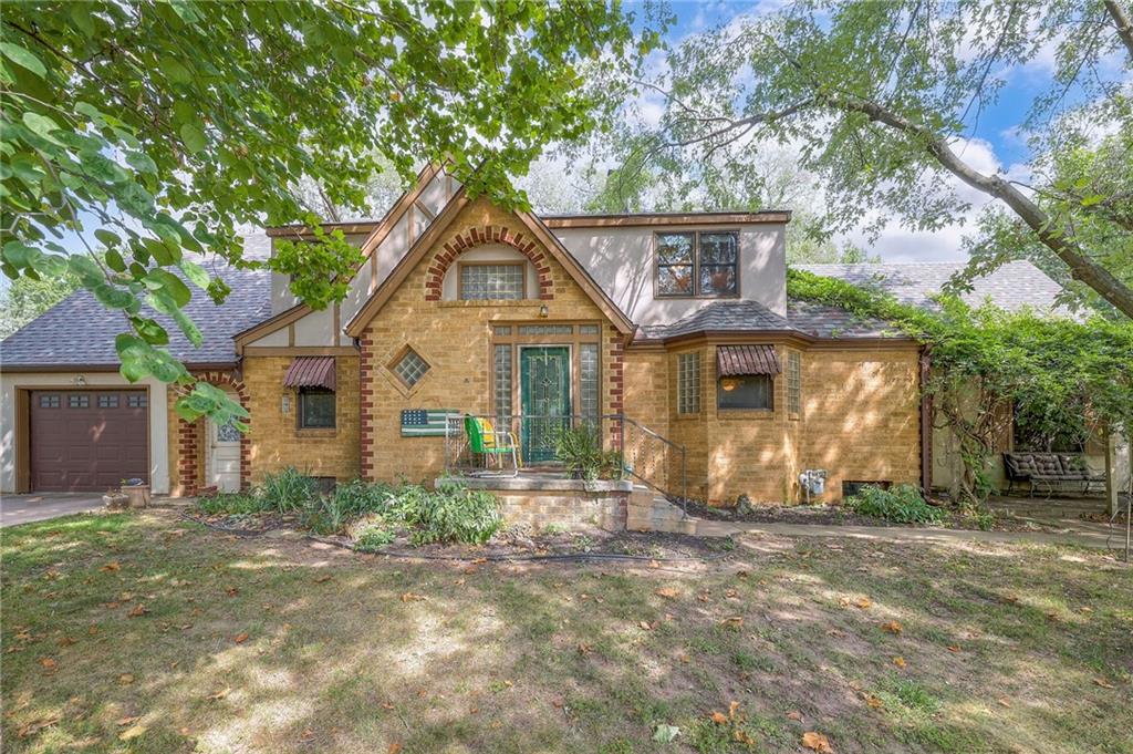 Price Ln, Clinton, MO 64735