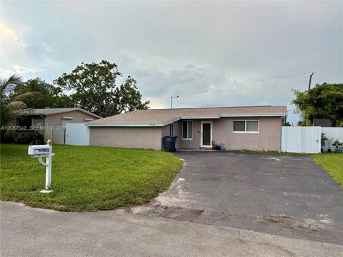 7461 Douglas St, Hollywood, FL, 33024-2772 | Card Image