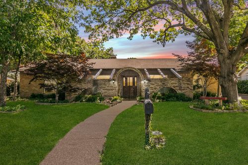 1713 Venetian Cir, Arlington, TX, 76013-3307 | Card Image