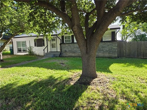 906 Debus Dr, Taylor, TX, 76574-2113 | Card Image