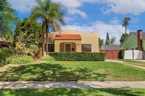 231 Lincoln Ave, Pomona, CA, 91767-3817 | Card Image