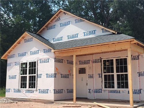 302 W Madison St, Mayodan, NC, 27027-2337 | Card Image