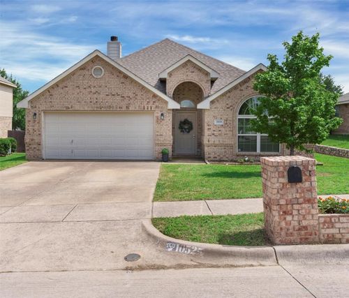 10525 N Haven Dr, Benbrook, TX, 76126-4516 | Card Image
