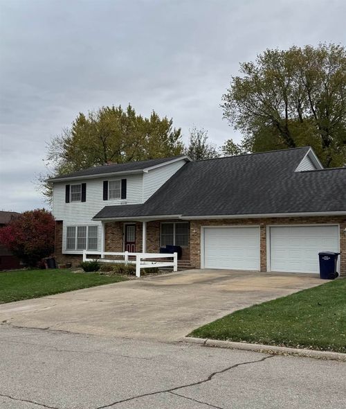 214 Valley Dr, La Porte City, IA, 50651-1131 | Card Image