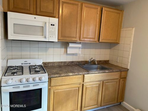 20 Oldfield Pl, Red Bank, NJ, 07701-1815 | Card Image