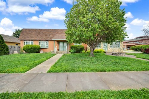 921 Shalimar Dr, Salina, KS, 67401-6711 | Card Image