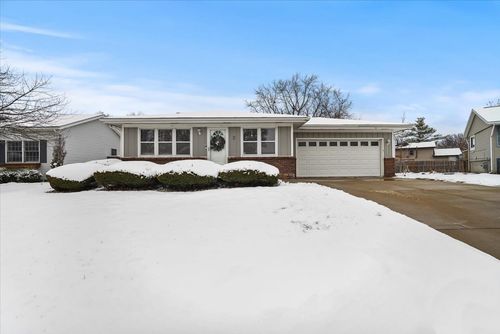 2 Yew Ct, Bloomington, IL, 61701-7806 | Card Image