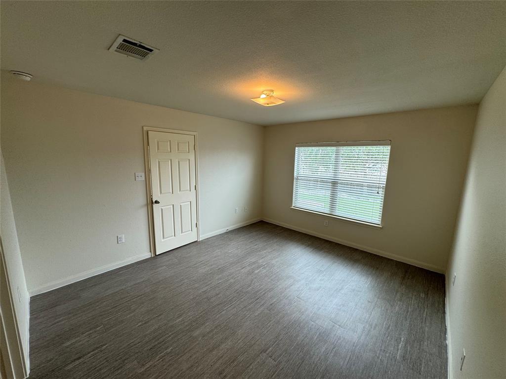 Residential Lease in Manor 5