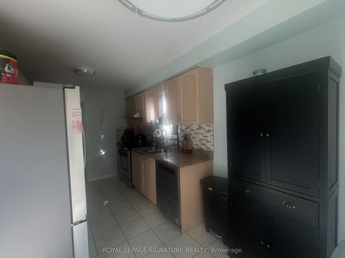 2 Bearwood St, Brampton, ON, L7A1Y3 | Card Image