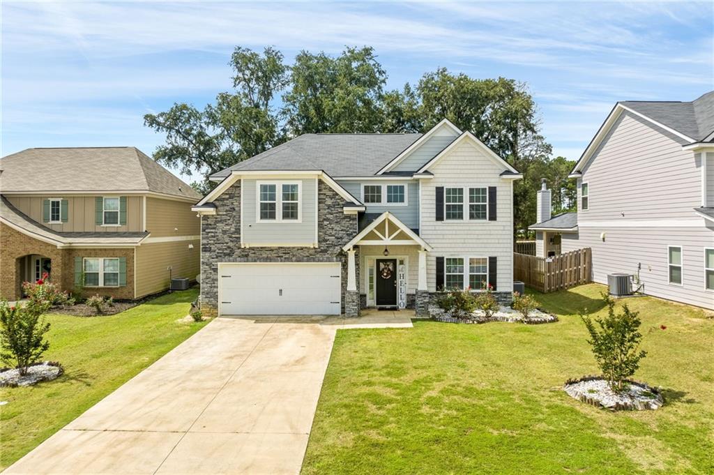 White Oak Pl, Smiths Station, AL 36877