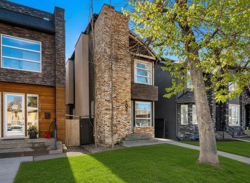2027 42 Ave Sw, Calgary, AB, T2T2M8 | Card Image