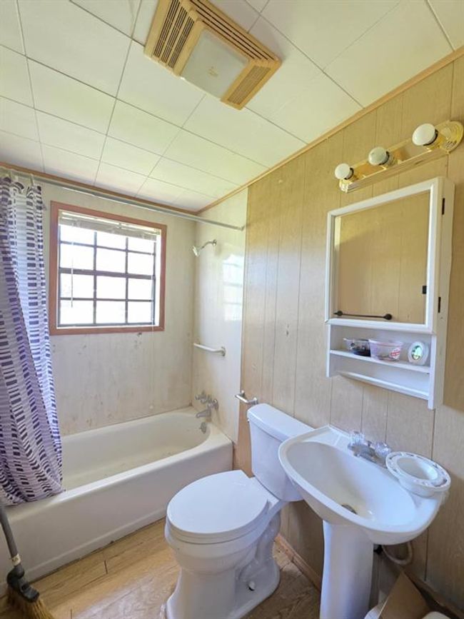 235 2 Nd St, House other with 3 bedrooms, 2 bathrooms and null parking in Van Vleck TX | Image 15