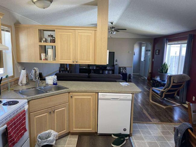 4 Noblefern Way Sw, Home with 3 bedrooms, 2 bathrooms and 4 parking in Sundre AB | Image 4