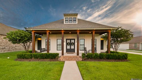 2121 Silverstone Ave, Port Allen, LA, 70767-3321 | Card Image