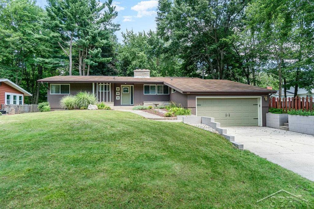 Blarney Dr, Midland, MI 48640