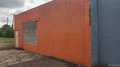 2933 W Davison, Detroit, MI, 48238-3337 | Card Image