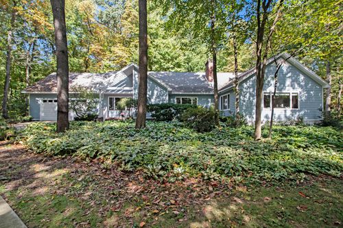 9453 Whispering Pines Dr, Saline, MI, 48176-9040 | Card Image