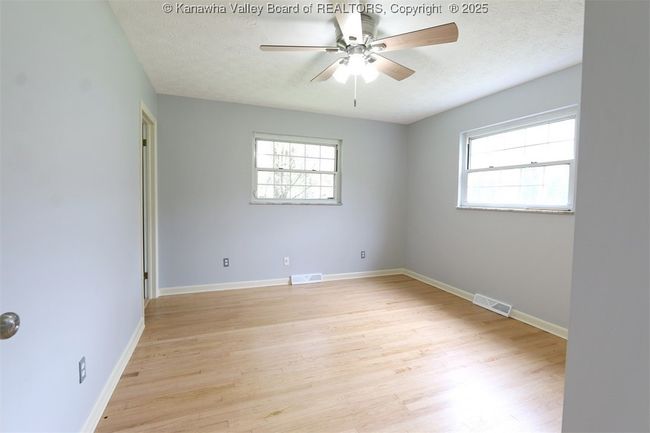 415 Midway Rd, House other with 3 bedrooms, 2 bathrooms and null parking in Alum Creek WV | Image 13