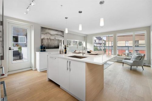 2512 Fraser St, Vancouver, BC, V5T3V4 | Card Image