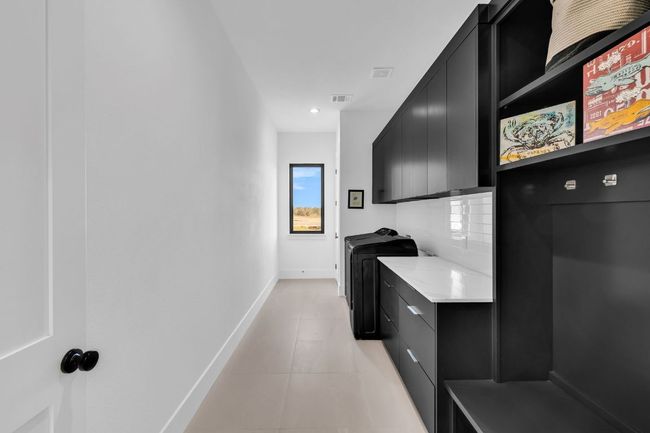 Laundry room/mudroom | Image 29