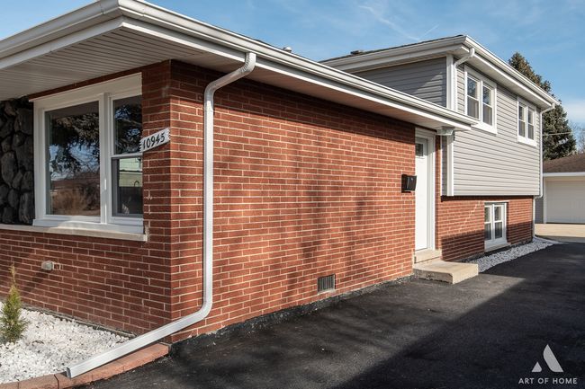 10945 S Neenah Ave, House other with 3 bedrooms, 2 bathrooms and 2 parking in Worth IL | Image 53