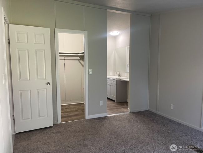 Walk-in and Primary Bath, Full | Image 12