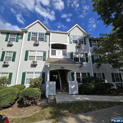 107 Chatfield Dr, Pompton Plains, NJ, 07444-1107 | Card Image