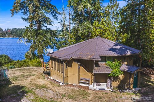 304 Westcott Dr, Friday Harbor, WA, 98250-8110 | Card Image