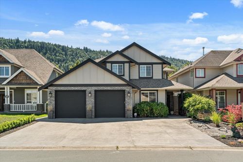 44522 Mclaren Dr, Chilliwack, BC, V2R0A3 | Card Image