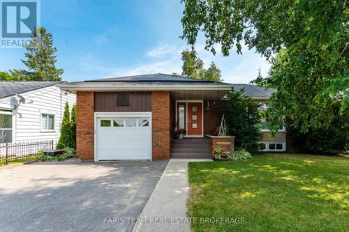 44 Jeffery St, Penetanguishene, ON, L9M1K5 | Card Image