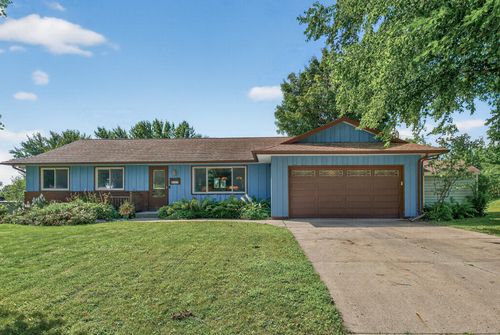 441 Walnut Ln, Apple Valley, MN, 55124-9357 | Card Image