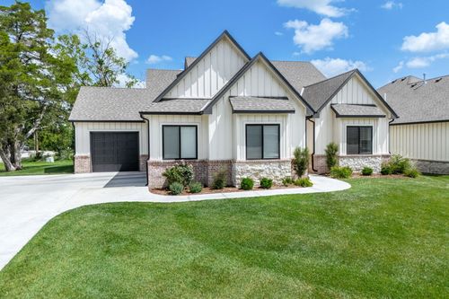 396 N Jackson Heights Ct, Wichita, KS, 67206-2761 | Card Image