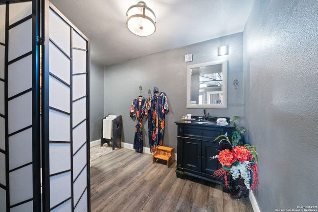 6005 W Ammann Rd, Home with 5 bedrooms, 5 bathrooms and null parking in Bulverde TX | Image 28