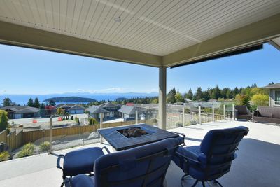 6217 Oracle Rd, House other with 3 bedrooms, 2 bathrooms and null parking in Sechelt BC | Image 3