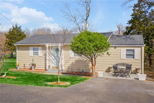 215 E Mary St, Lansing, KS, 66043-1634 | Card Image