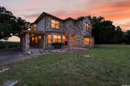988 Summit Rd, Lakehills, TX, 78063-6540 | Card Image