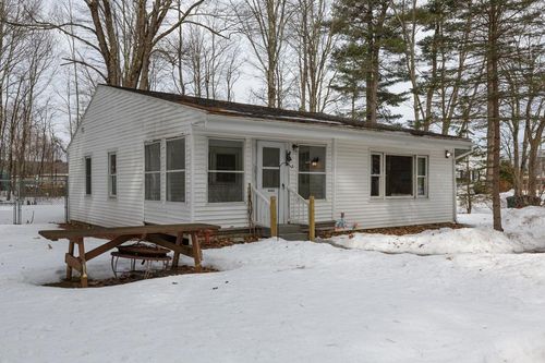 81 Village St, Concord, NH, 03303-1948 | Card Image