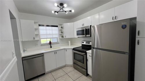 3-103-7980 N French Dr, Pembroke Pines, FL, 33024-6801 | Card Image