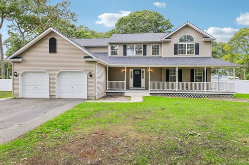 68 Margin Drive W, Brookhaven, NY, 11967 | Card Image
