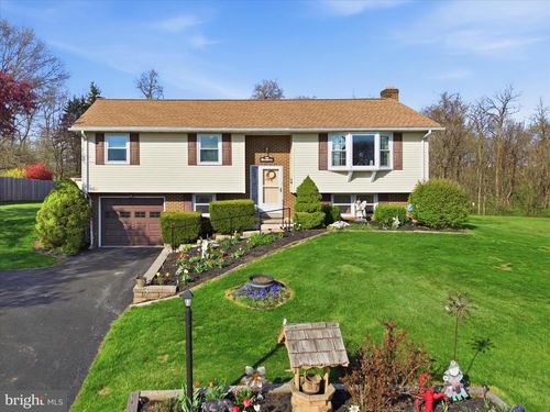 325 N Colebrook Rd, MANHEIM, PA, 17545-9211 | Card Image